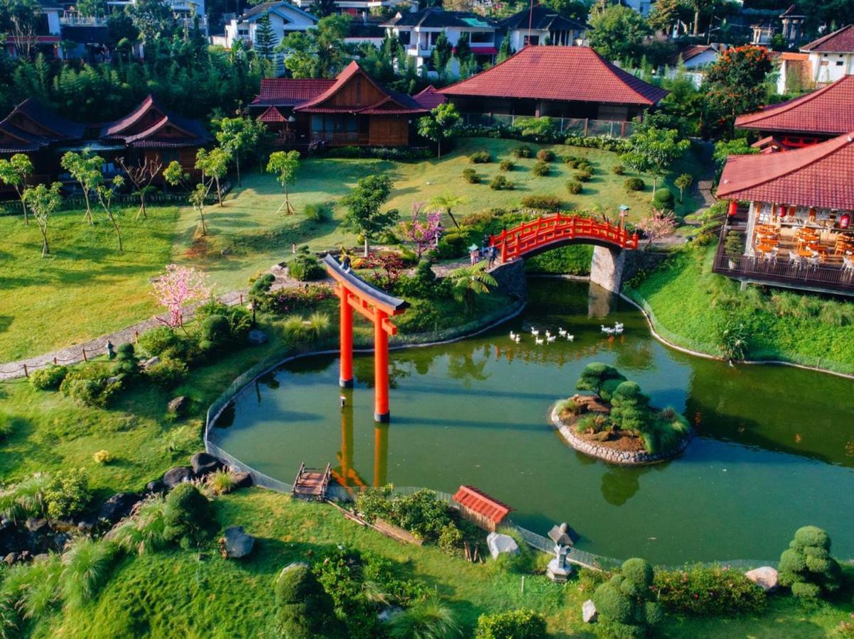 The Onsen Hot Spring Resort Batu  Εξωτερικό φωτογραφία